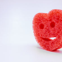 Kép betöltése a galériamegjelenítőbe: Scrub Daddy - Heart Shapes