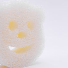 Kép betöltése a galériamegjelenítőbe: Scrub Mommy® Special Edition Polar Bear (1 db)