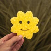 Kép betöltése a galériamegjelenítőbe: Scrub Mommy Power Flower sárga (1 db)