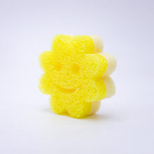 Kép betöltése a galériamegjelenítőbe: Scrub Mommy Power Flower sárga (1 db)