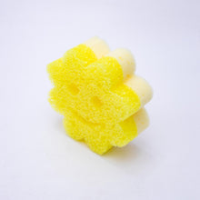 Kép betöltése a galériamegjelenítőbe: Scrub Mommy Power Flower sárga (1 db)