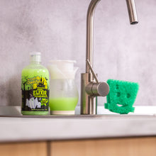 Kép betöltése a galériamegjelenítőbe: Tisztaság Elixírje és Frankenstein Scrub Daddy szivacs a mosogatónál
