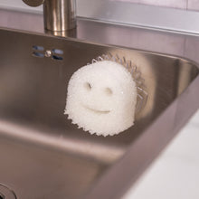 Kép betöltése a galériamegjelenítőbe: Scrub Daddy Special Edition Halloween Szellem szivacs
