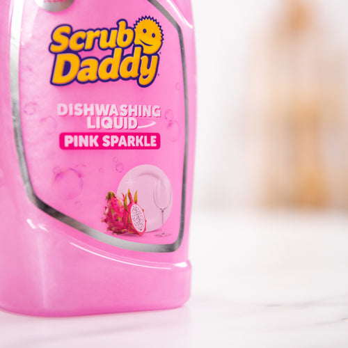 Scrub Daddy Pink Sparkle csillámos mosogatószer közelről készült kép